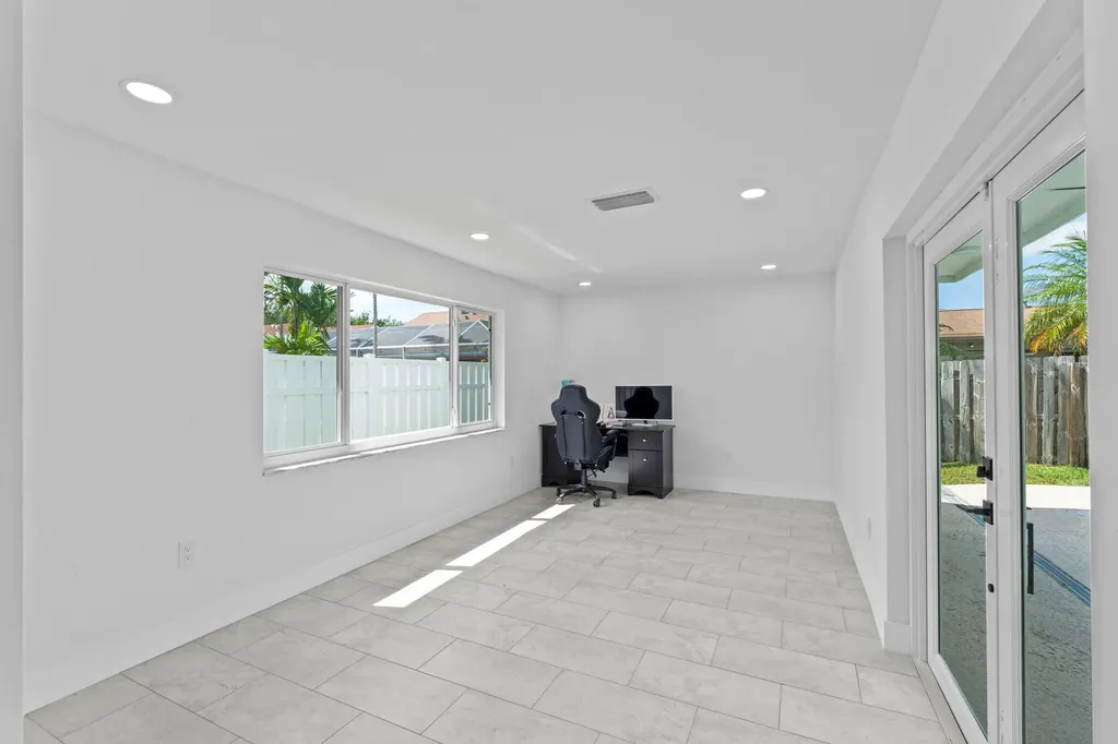 11831 NW 38th Place Sunrise FL 33323