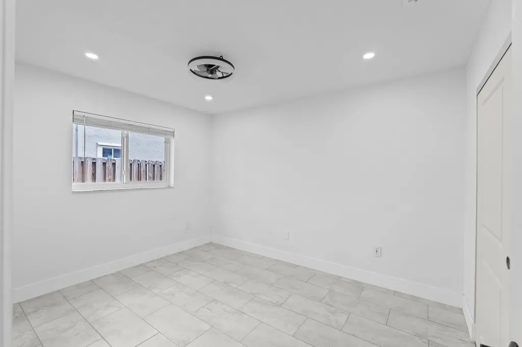 11831 NW 38th Place Sunrise FL 33323