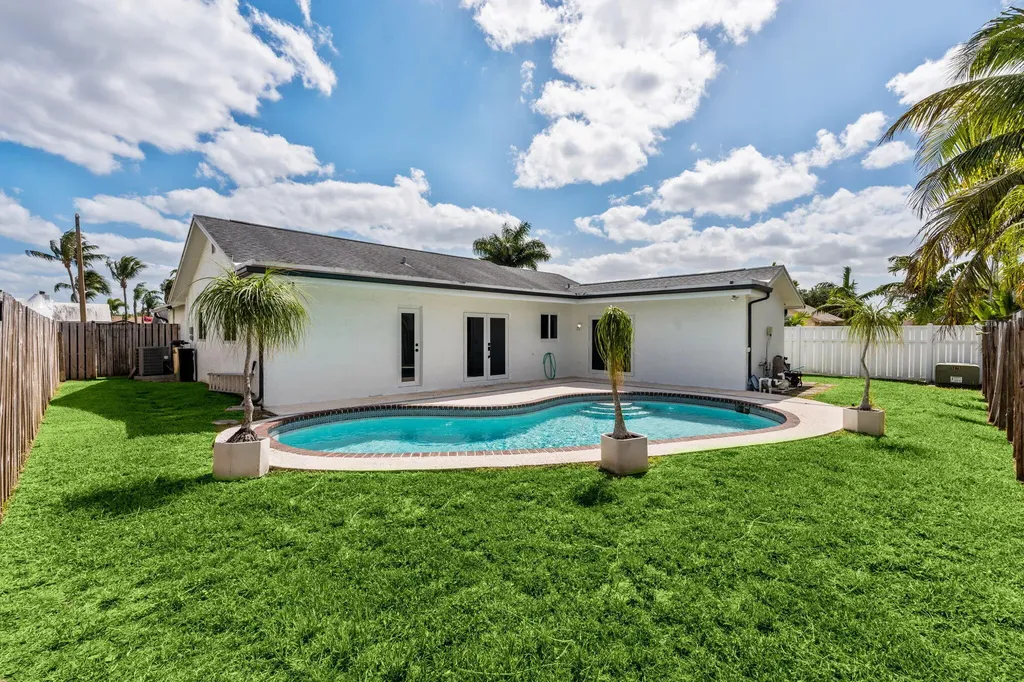 11831 NW 38th Place Sunrise FL 33323