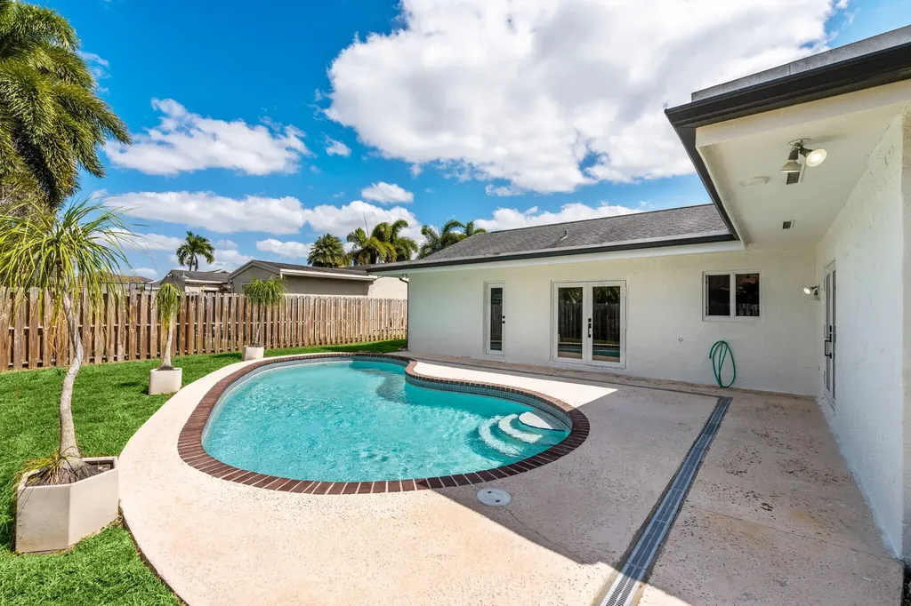 11831 NW 38th Place Sunrise FL 33323