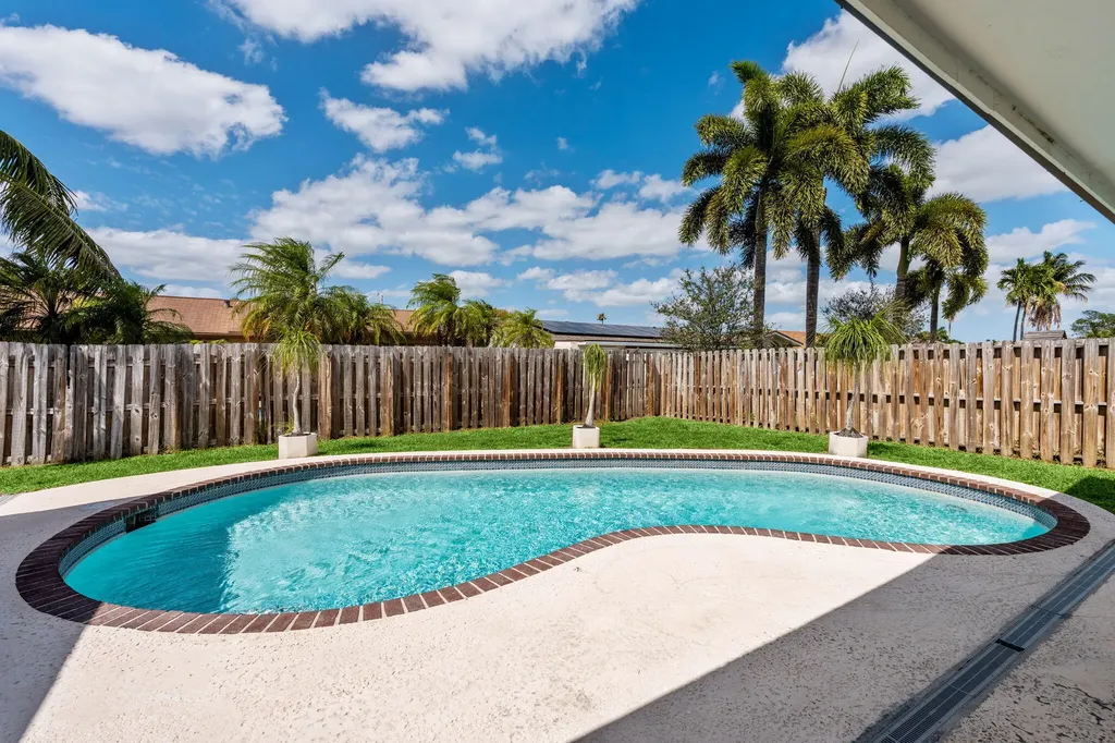 11831 NW 38th Place Sunrise FL 33323