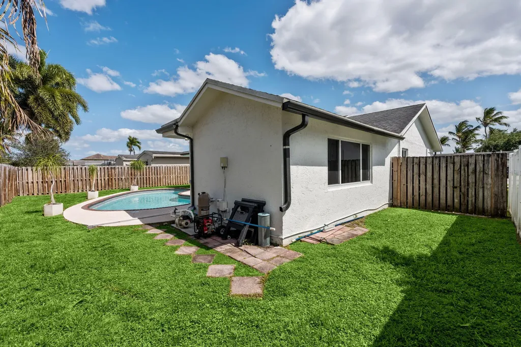 11831 NW 38th Place Sunrise FL 33323