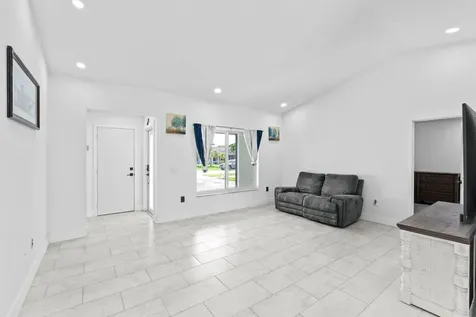 11831 NW 38th Place Sunrise FL 33323