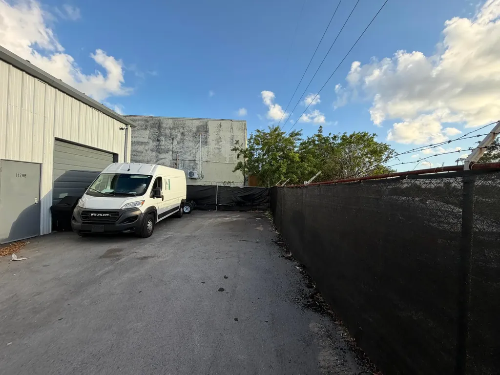 1173B SW 1st Way Deerfield Beach FL 33441