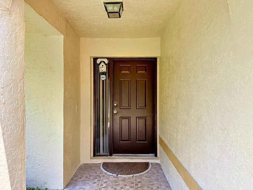 12821 N 86th Road Road N The Acreage FL 33412