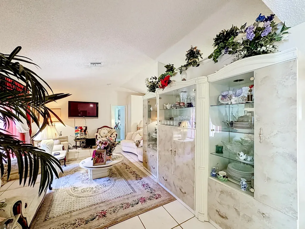 12821 N 86th Road Road N The Acreage FL 33412