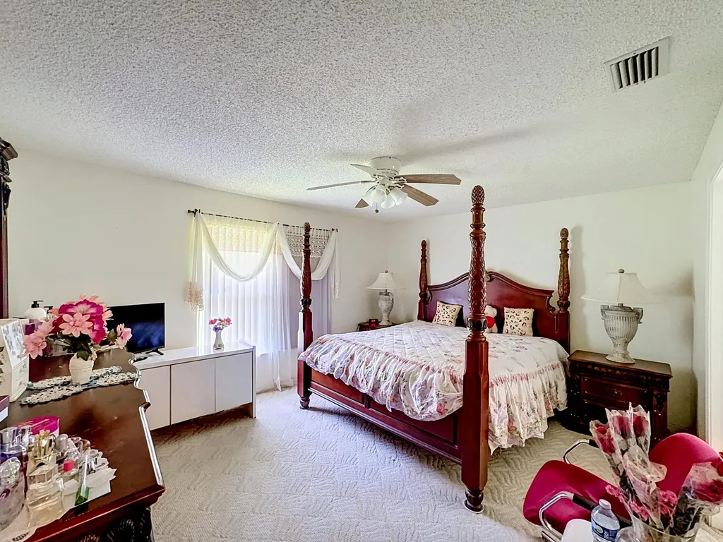 12821 N 86th Road Road N The Acreage FL 33412