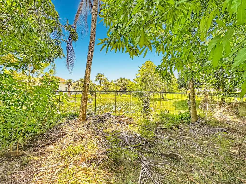 12821 N 86th Road Road N The Acreage FL 33412