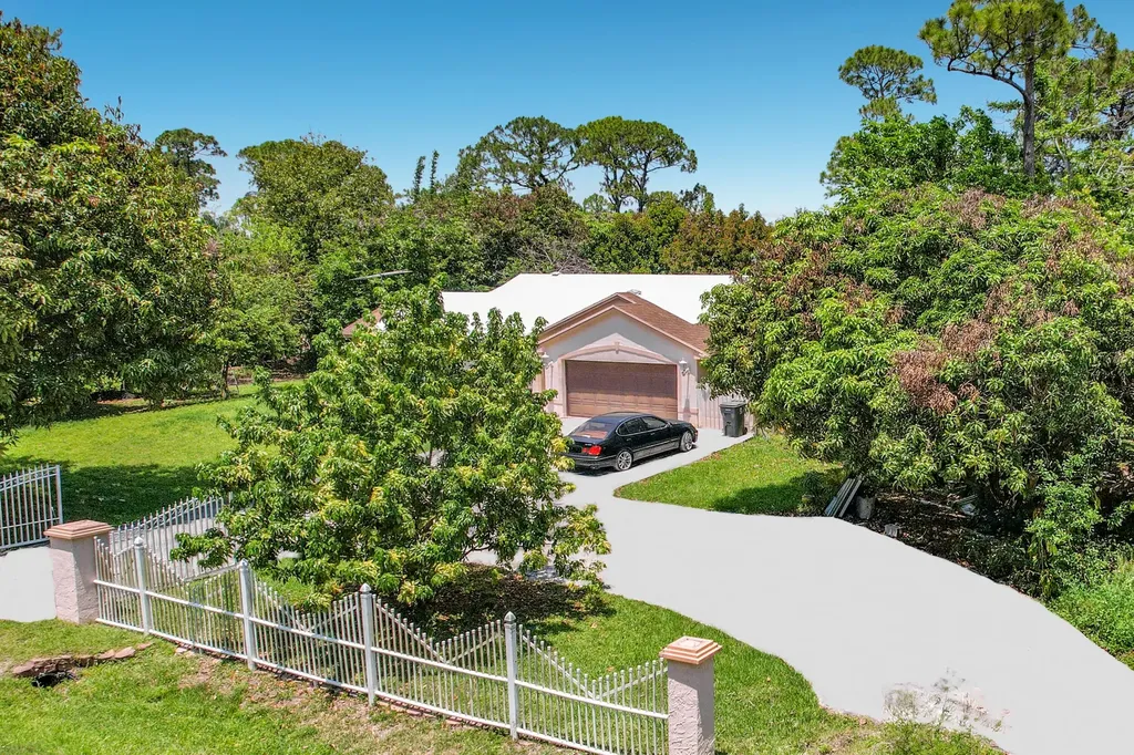 12821 N 86th Road Road N The Acreage FL 33412