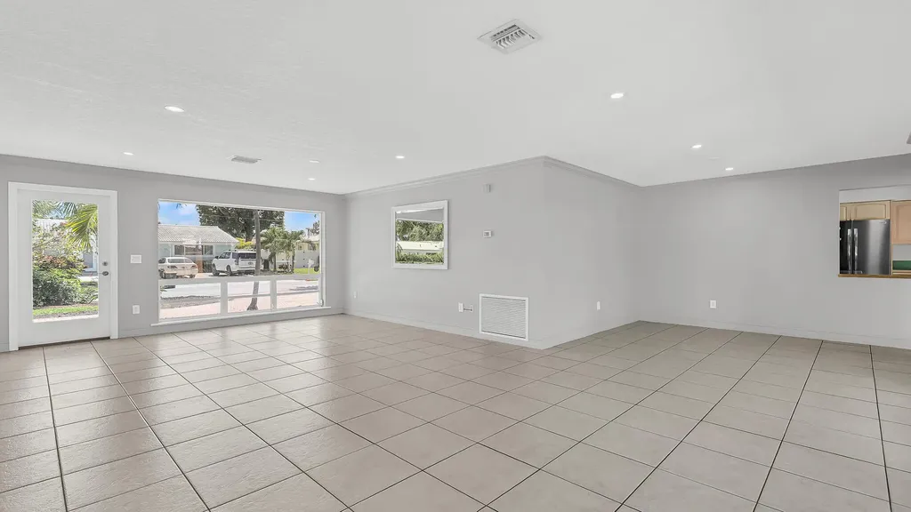 2241 NE 33rd Street Lighthouse Point FL 33064