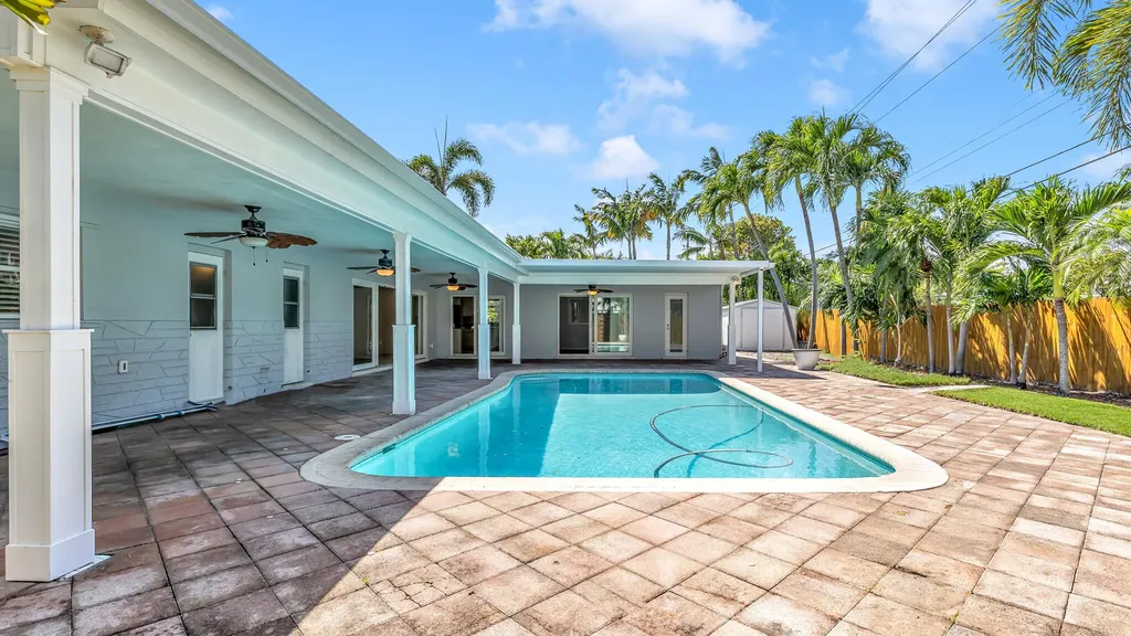 2241 NE 33rd Street Lighthouse Point FL 33064