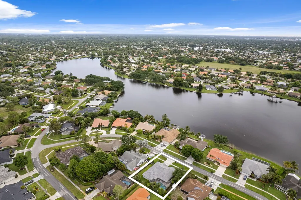 1931 Staimford Circle Wellington FL 33414