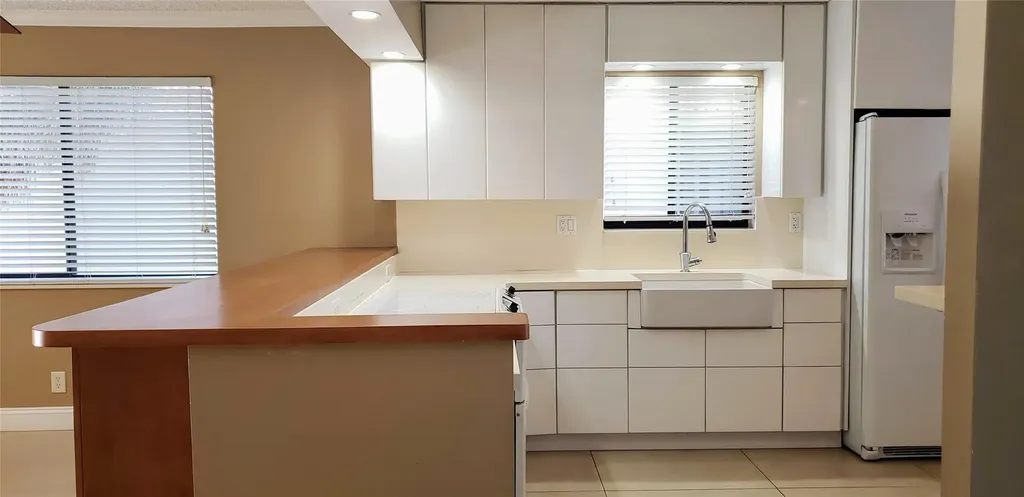331 Lakeview Drive Weston FL 33326