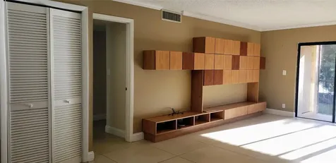 331 Lakeview Drive Weston FL 33326