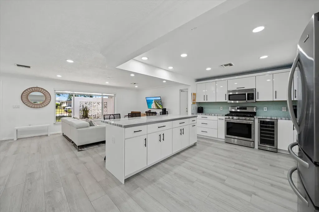 421 SW 18th Street Pompano Beach FL 33060