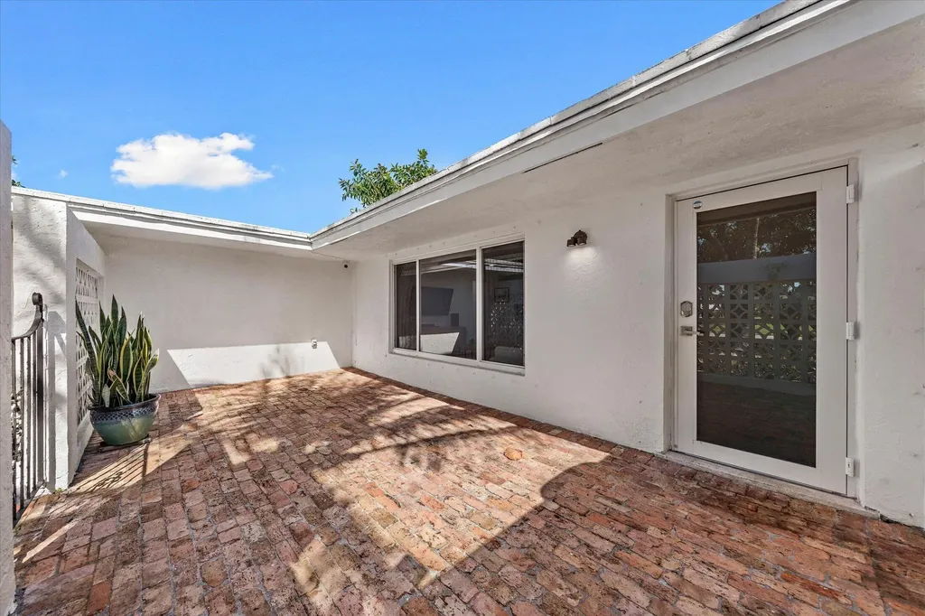 421 SW 18th Street Pompano Beach FL 33060