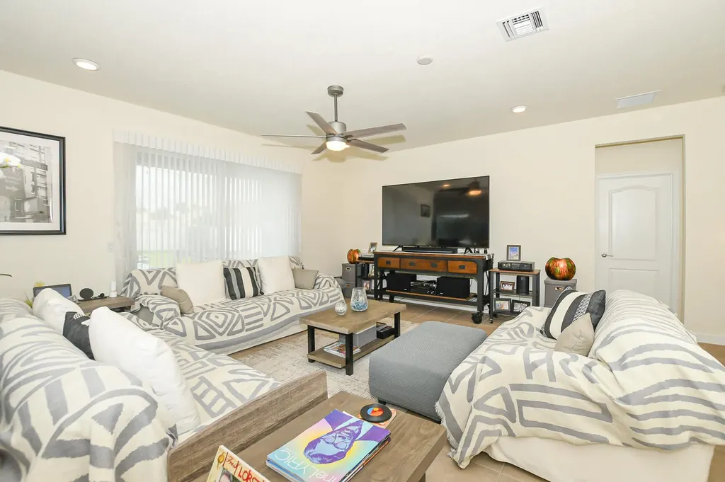 7472 NW Greenspring Street Port St Lucie FL 34987