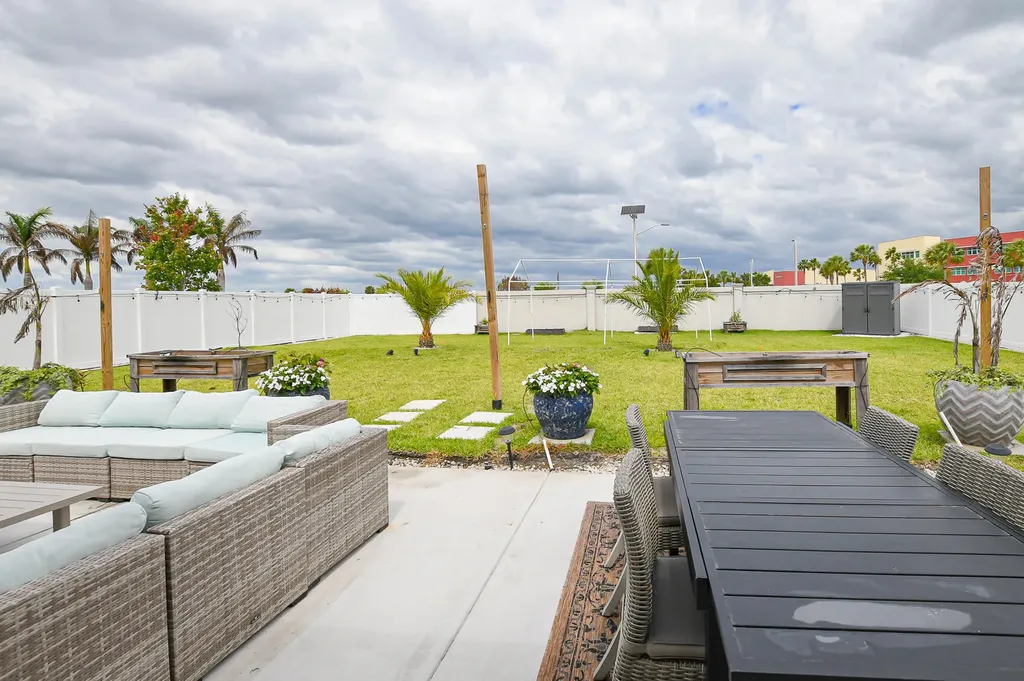 7472 NW Greenspring Street Port St Lucie FL 34987