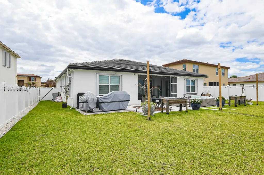7472 NW Greenspring Street Port St Lucie FL 34987