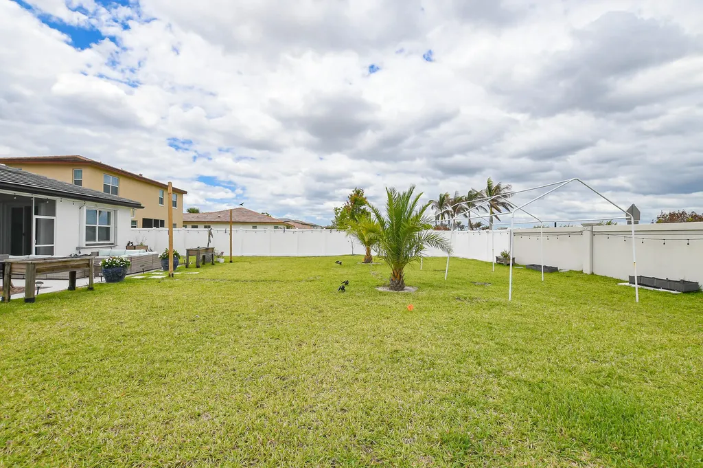 7472 NW Greenspring Street Port St Lucie FL 34987