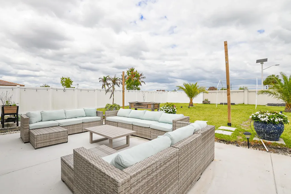 7472 NW Greenspring Street Port St Lucie FL 34987