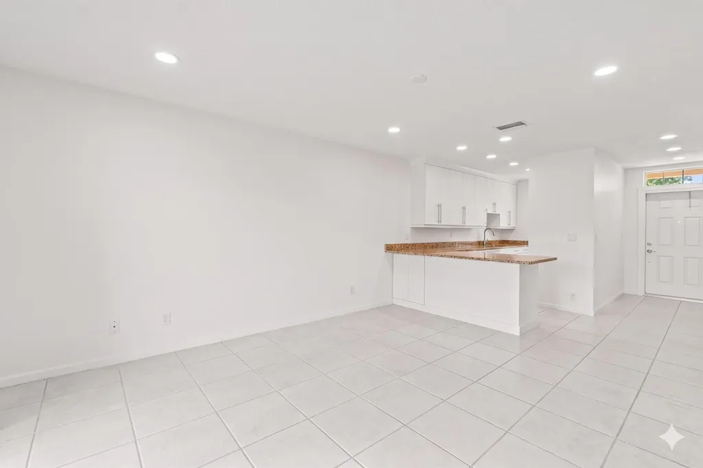 1118 Lake Terrace Boynton Beach FL 33426