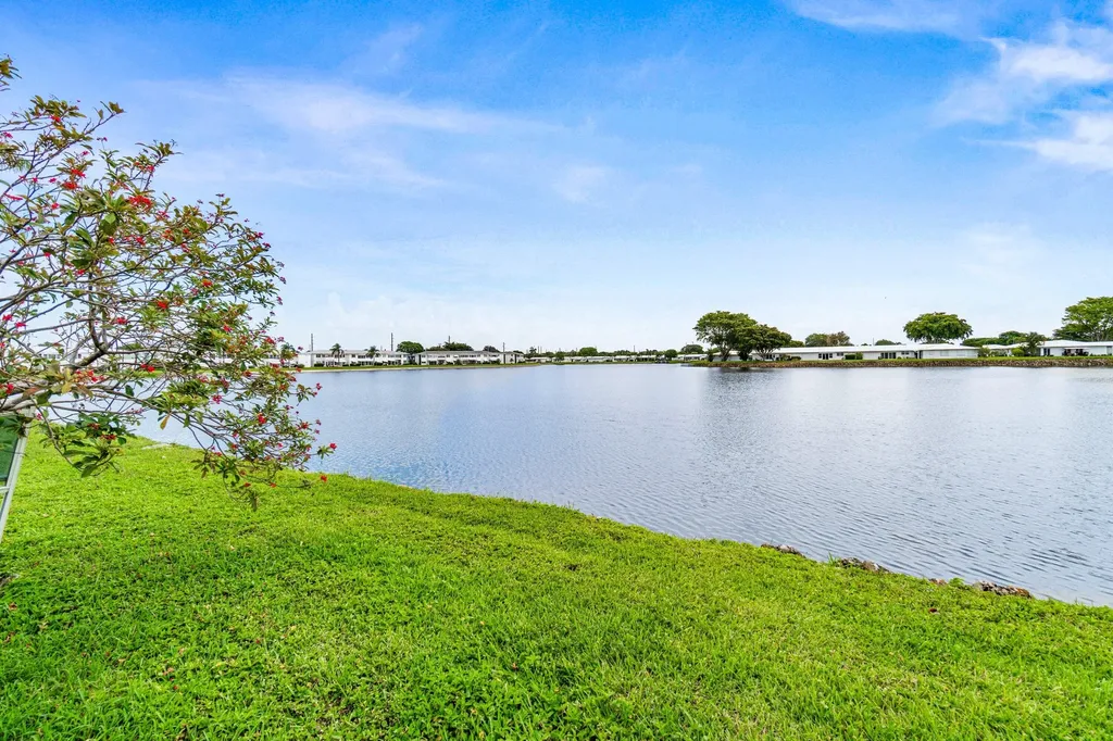 1118 Lake Terrace Boynton Beach FL 33426