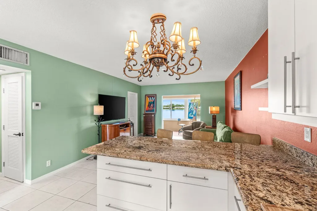 1118 Lake Terrace Boynton Beach FL 33426
