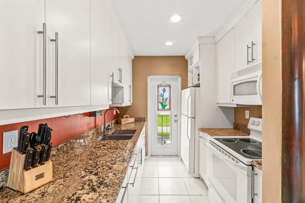 1118 Lake Terrace Boynton Beach FL 33426