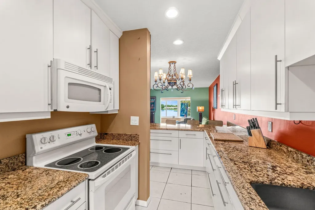 1118 Lake Terrace Boynton Beach FL 33426
