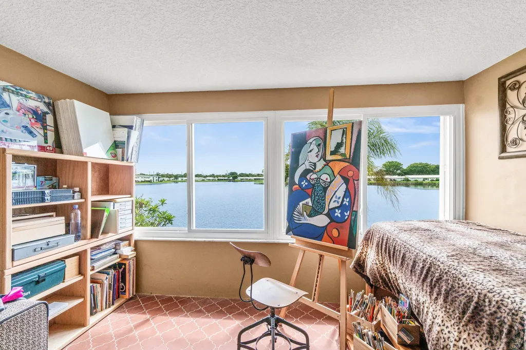 1118 Lake Terrace Boynton Beach FL 33426