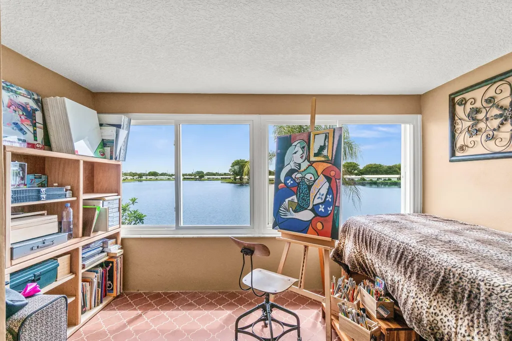 1118 Lake Terrace Boynton Beach FL 33426
