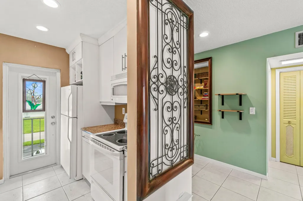1118 Lake Terrace Boynton Beach FL 33426