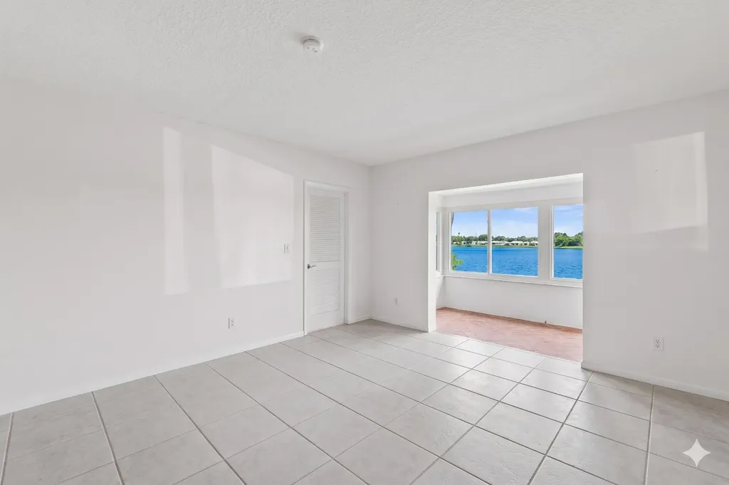 1118 Lake Terrace Boynton Beach FL 33426