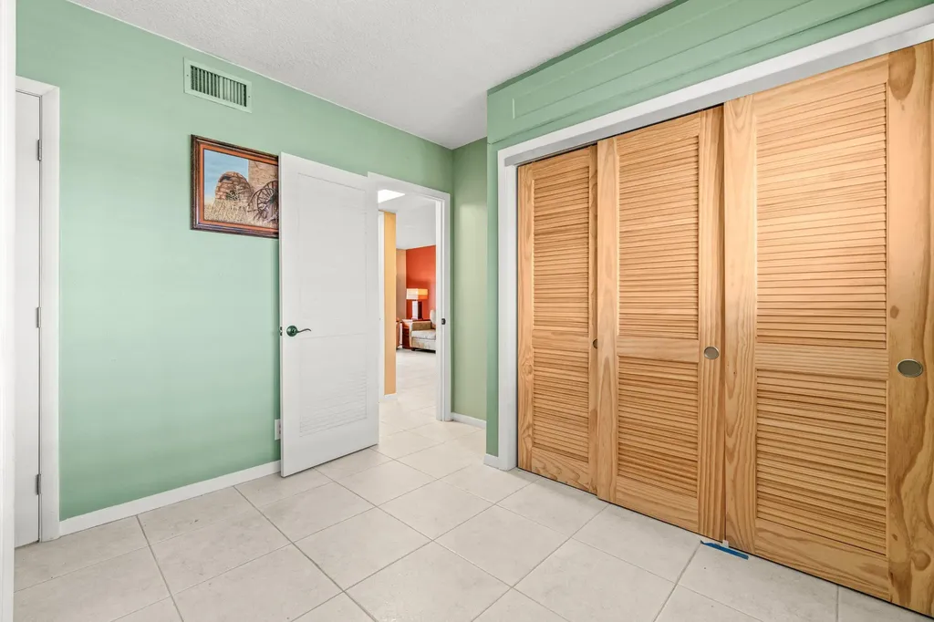 1118 Lake Terrace Boynton Beach FL 33426