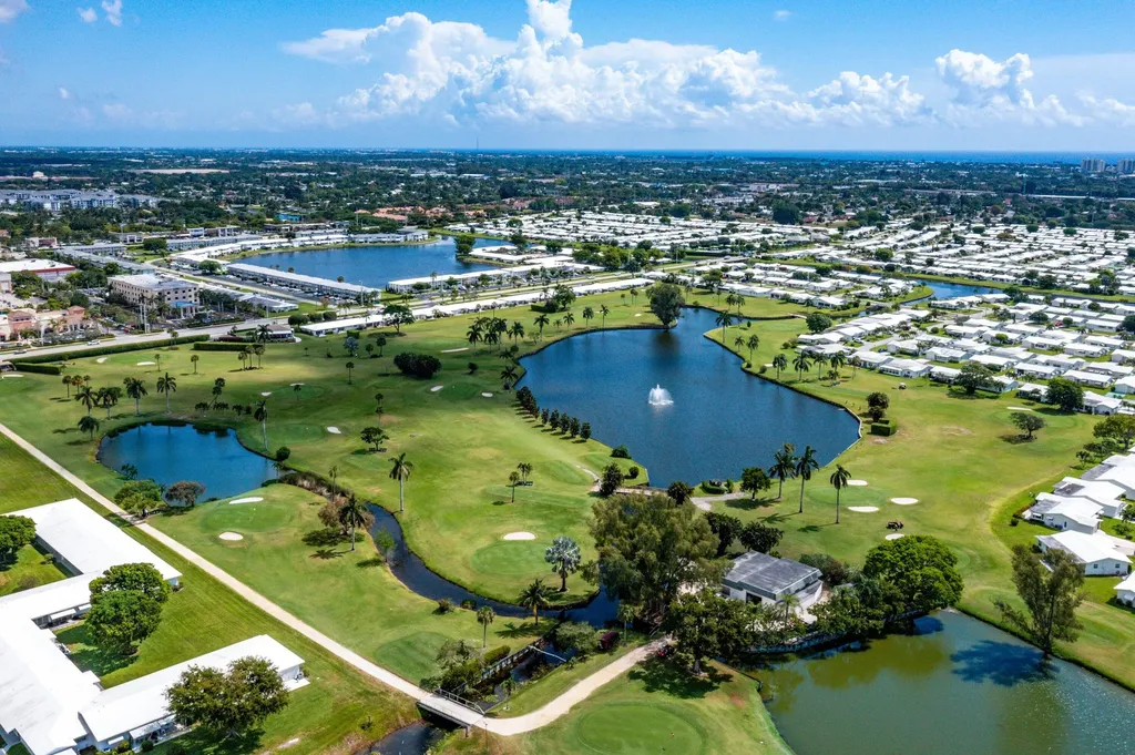 1118 Lake Terrace Boynton Beach FL 33426
