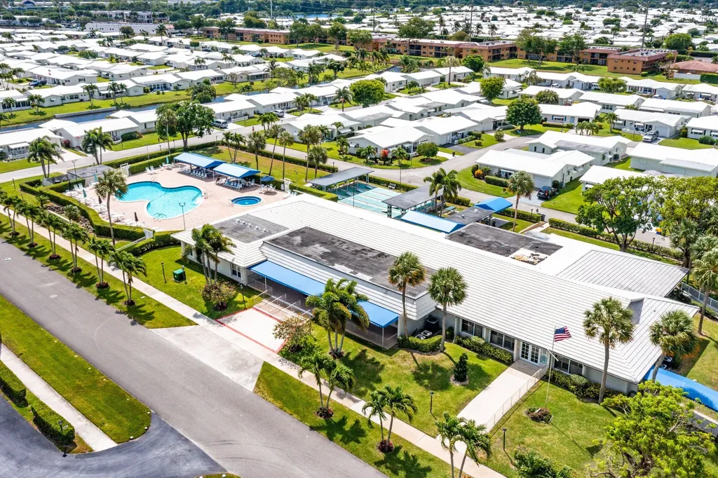 1118 Lake Terrace Boynton Beach FL 33426
