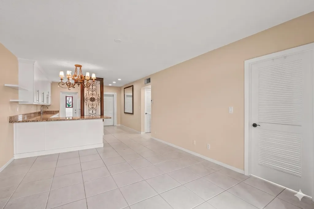 1118 Lake Terrace Boynton Beach FL 33426