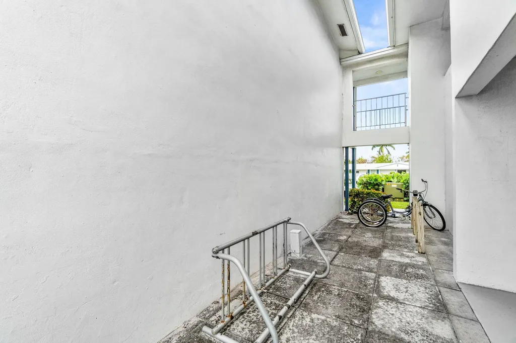 1118 Lake Terrace Boynton Beach FL 33426
