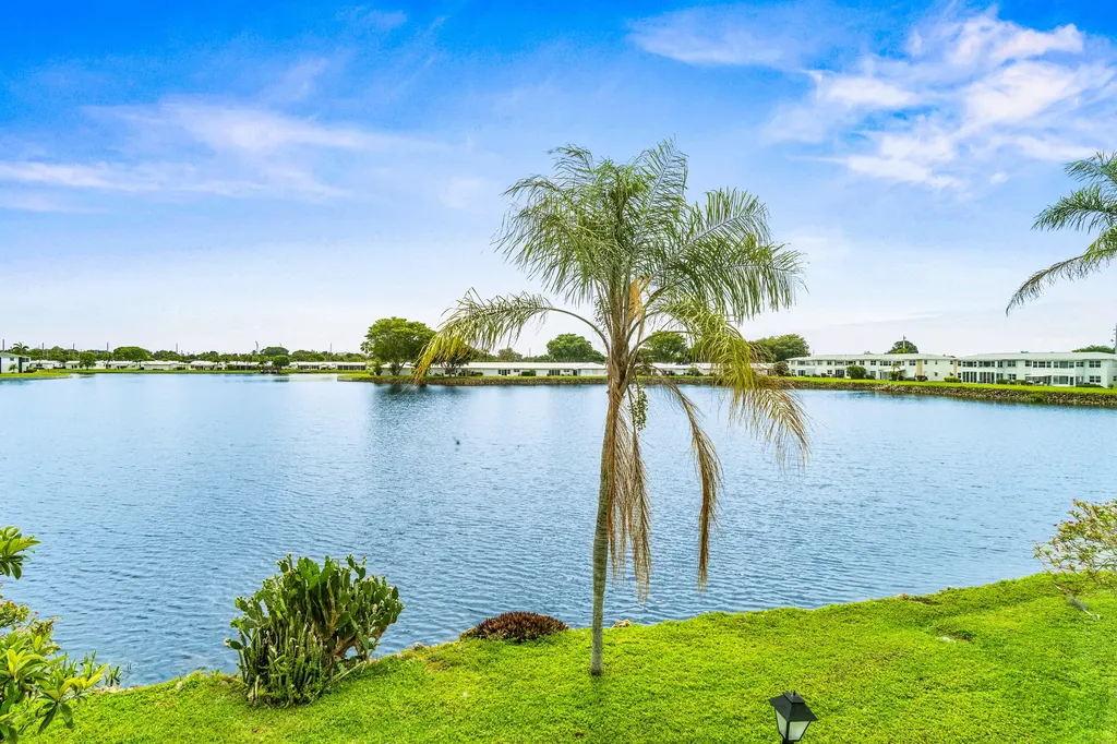 1118 Lake Terrace Boynton Beach FL 33426