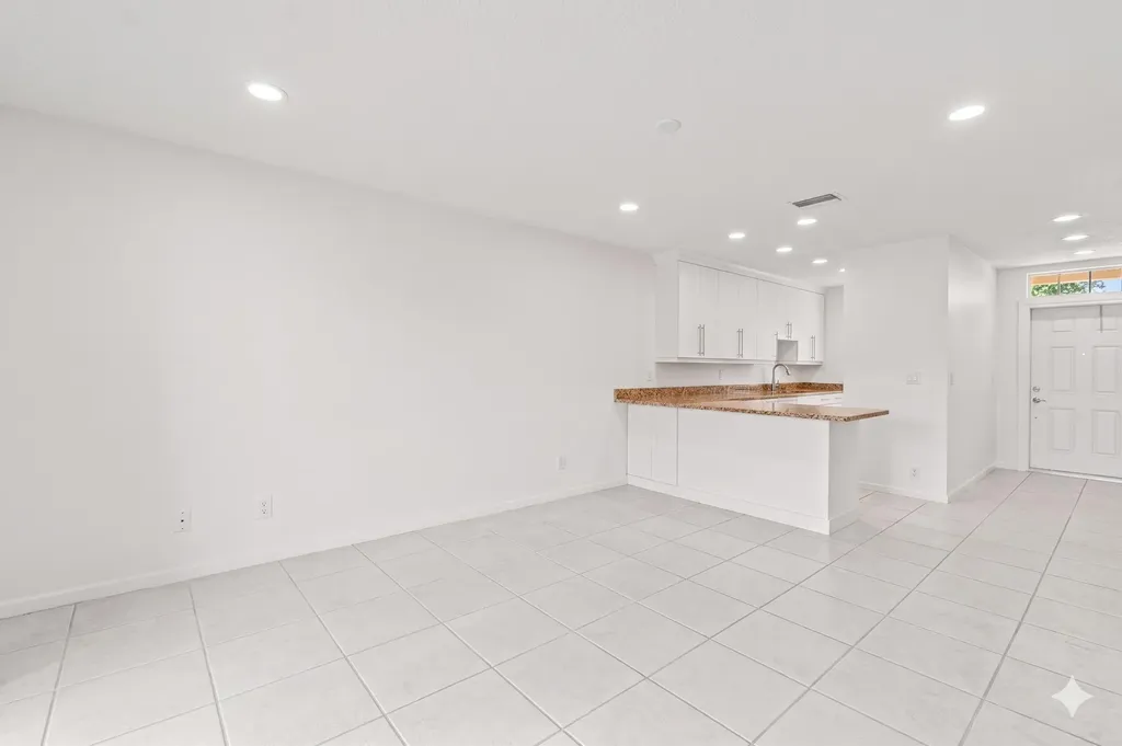 1118 Lake Terrace Boynton Beach FL 33426