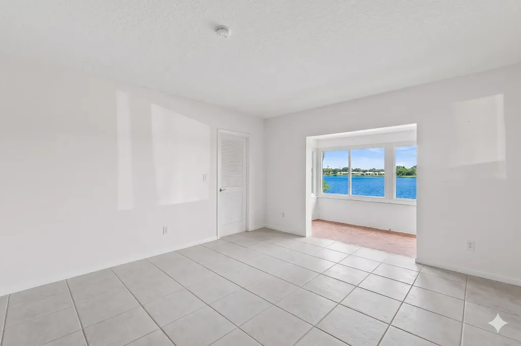 1118 Lake Terrace Boynton Beach FL 33426