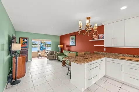 1118 Lake Terrace Boynton Beach FL 33426
