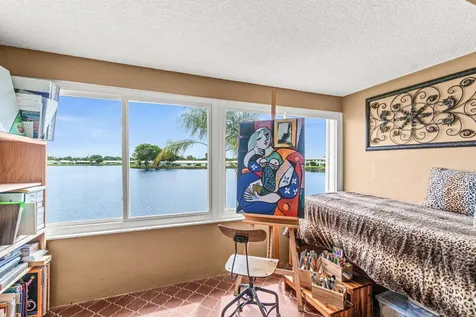 1118 Lake Terrace Boynton Beach FL 33426