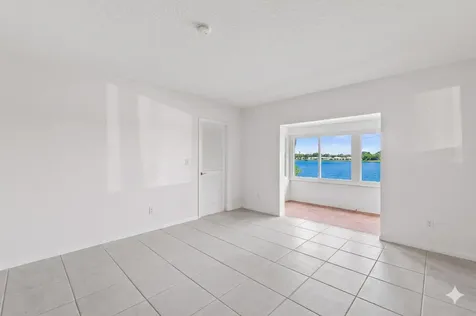 1118 Lake Terrace Boynton Beach FL 33426