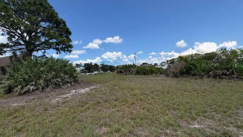 5804 NW Burney Street Port St Lucie FL 34986
