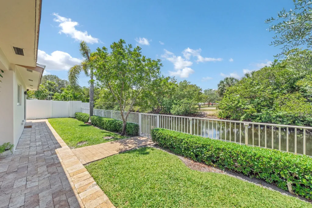 3291-3293 NE 18th Terrace Oakland Park FL 33306