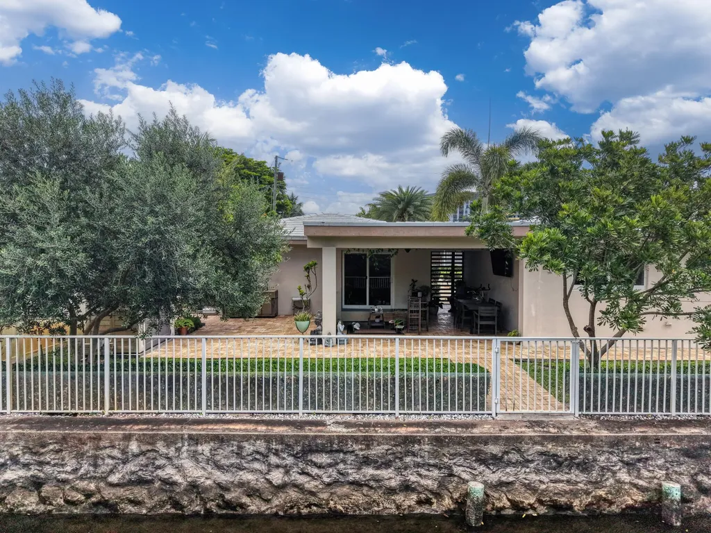 3291-3293 NE 18th Terrace Oakland Park FL 33306