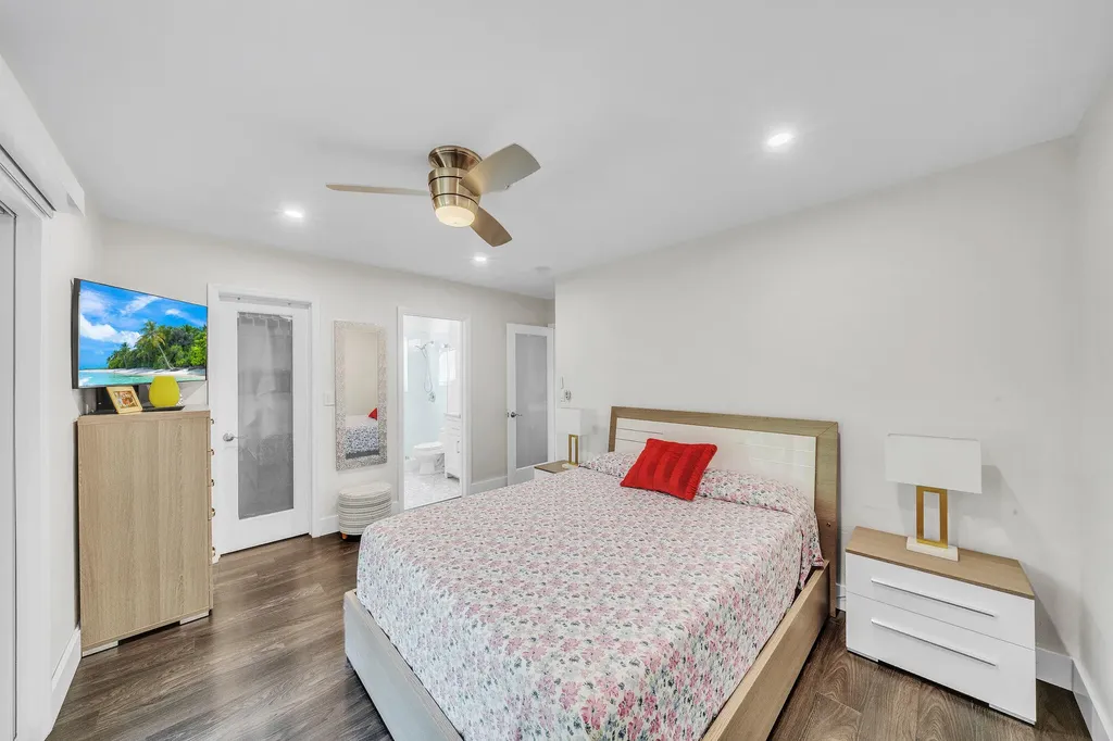 3291-3293 NE 18th Terrace Oakland Park FL 33306