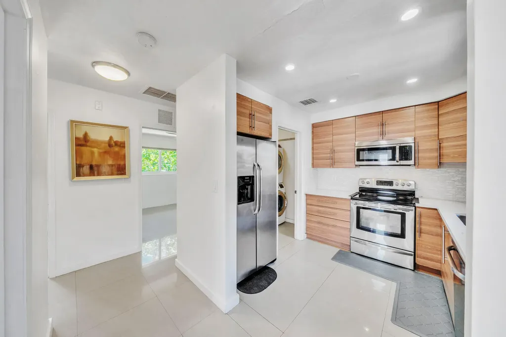 3291-3293 NE 18th Terrace Oakland Park FL 33306